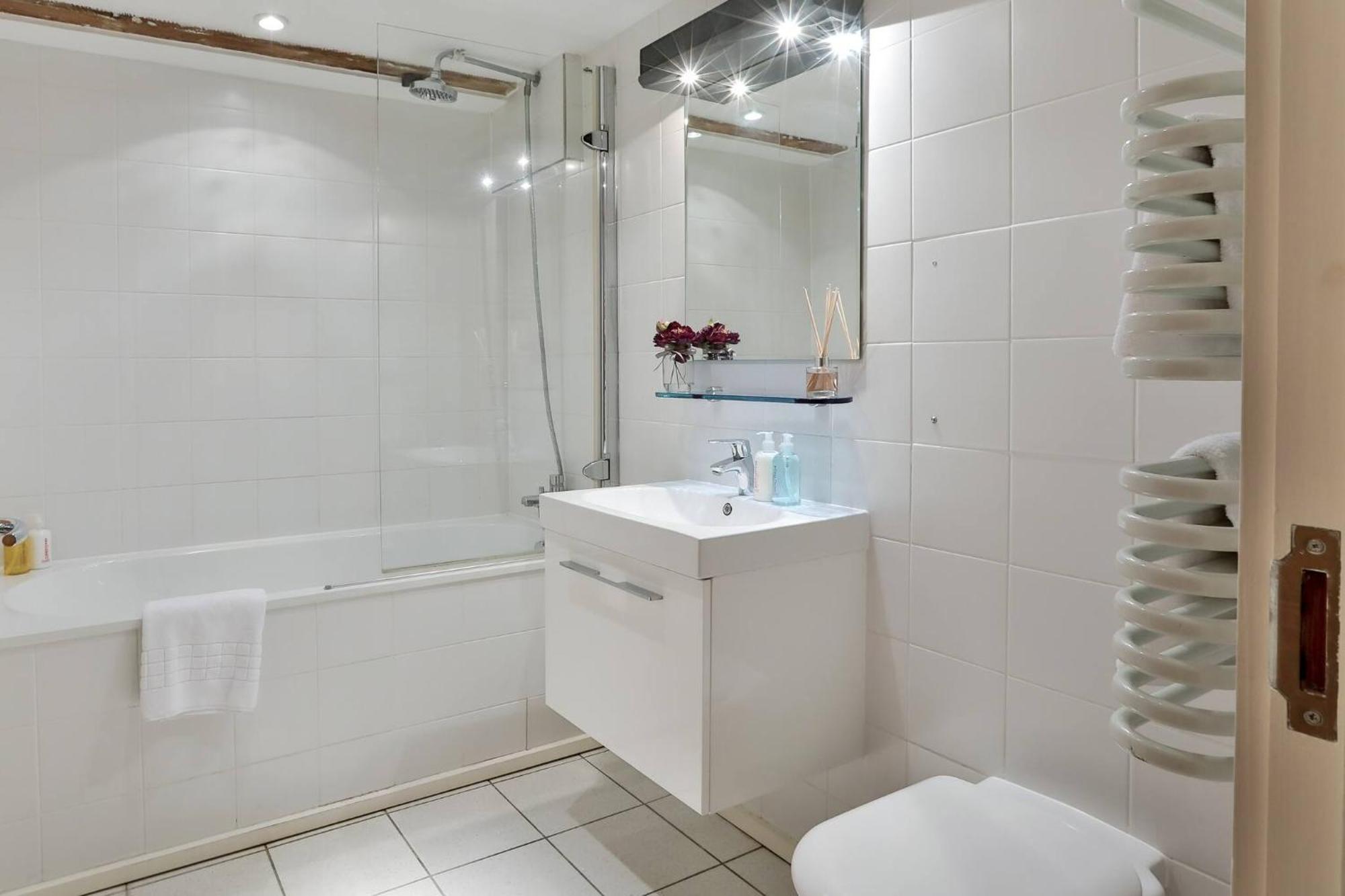 Wild Roses Serviced Apartments - Excel Warehouse 1 Лондон Екстер'єр фото