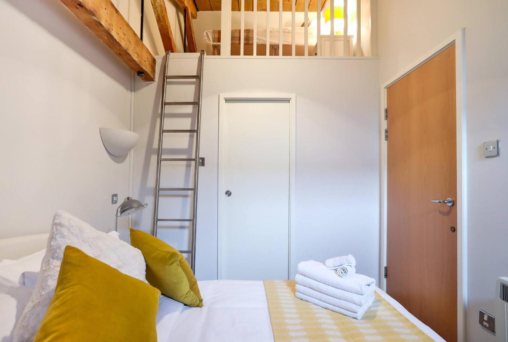 Wild Roses Serviced Apartments - Excel Warehouse 1 Лондон Екстер'єр фото