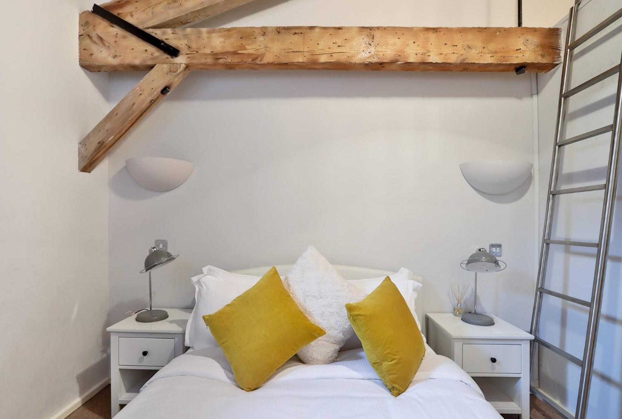 Wild Roses Serviced Apartments - Excel Warehouse 1 Лондон Екстер'єр фото