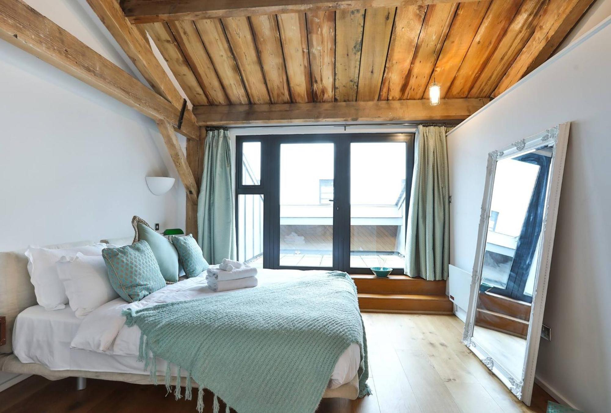 Wild Roses Serviced Apartments - Excel Warehouse 1 Лондон Екстер'єр фото