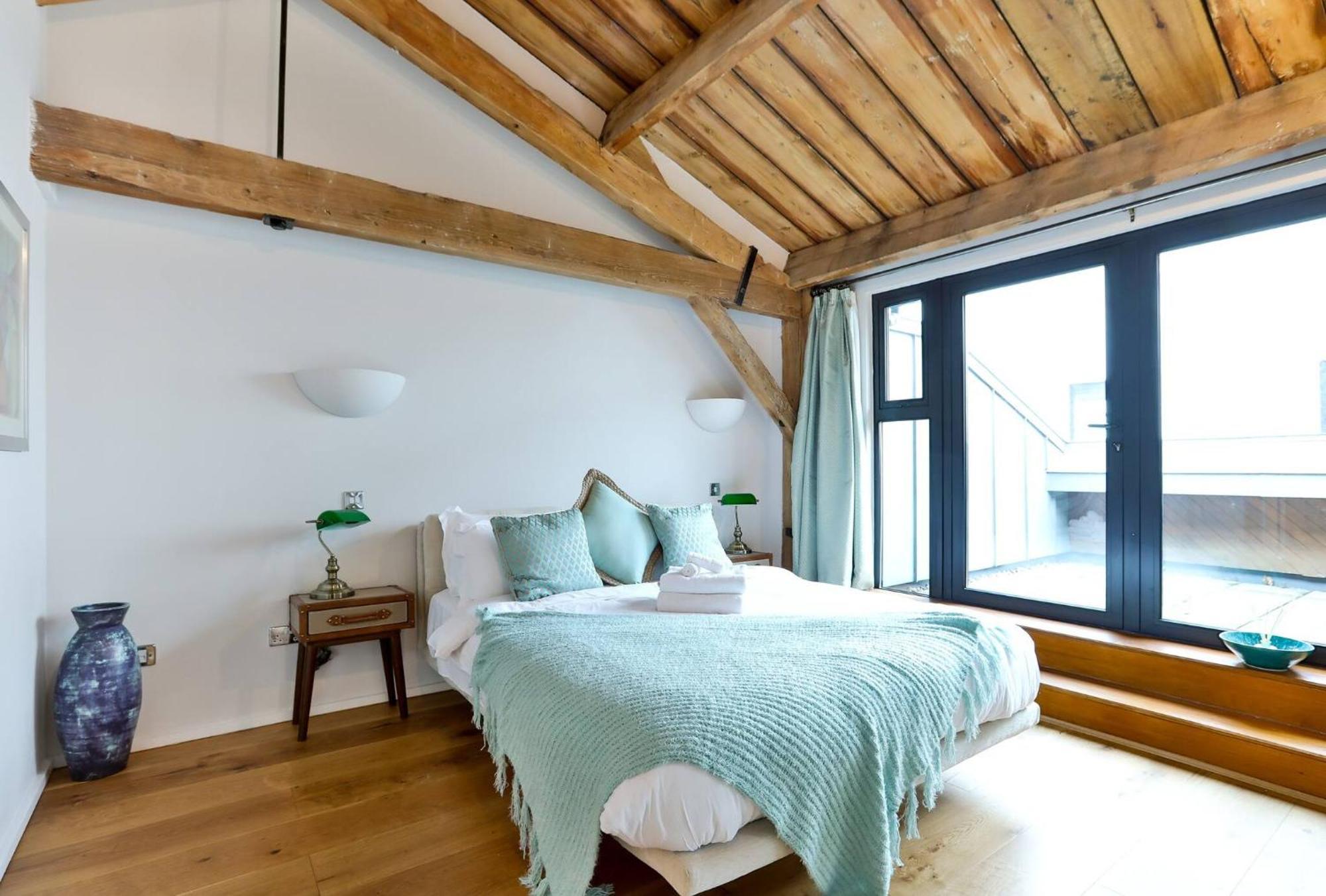 Wild Roses Serviced Apartments - Excel Warehouse 1 Лондон Екстер'єр фото